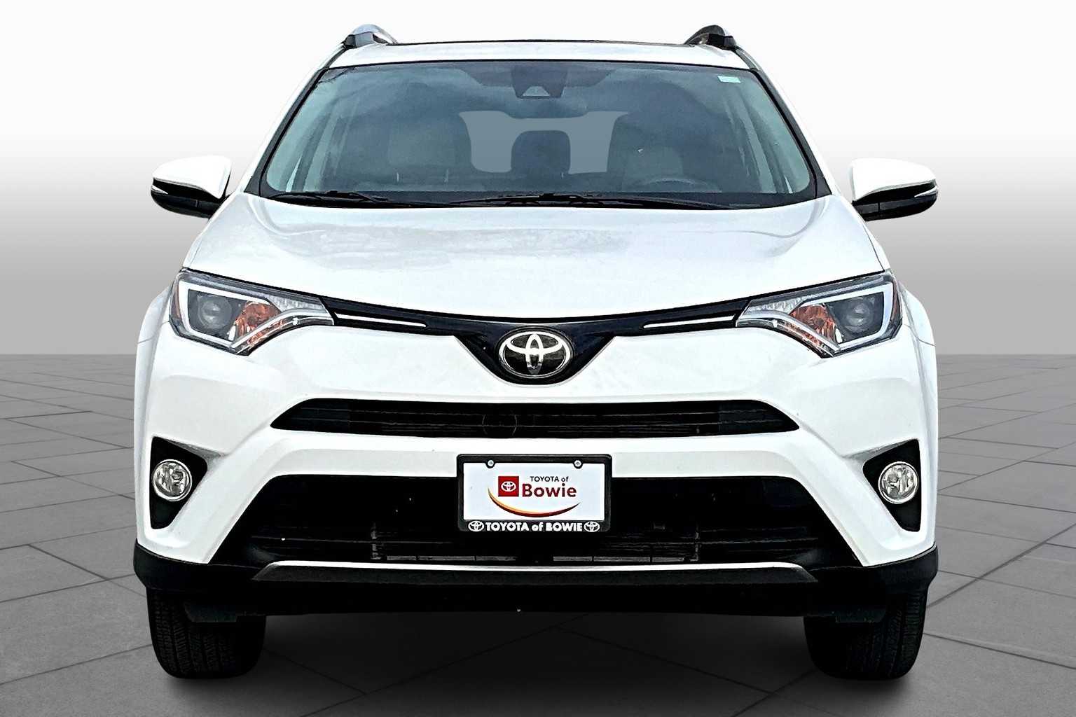 2018 Toyota RAV4 XLE photo 2