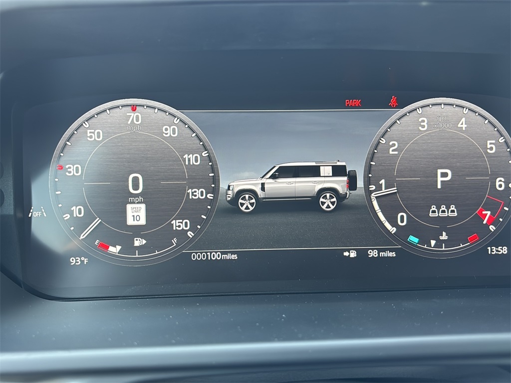 2025 Land Rover Defender 110 S photo 3