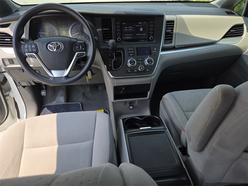 2020 Toyota Sienna LE photo 12