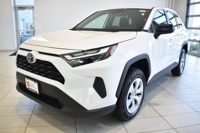 2024 Toyota RAV4 LE photo 3