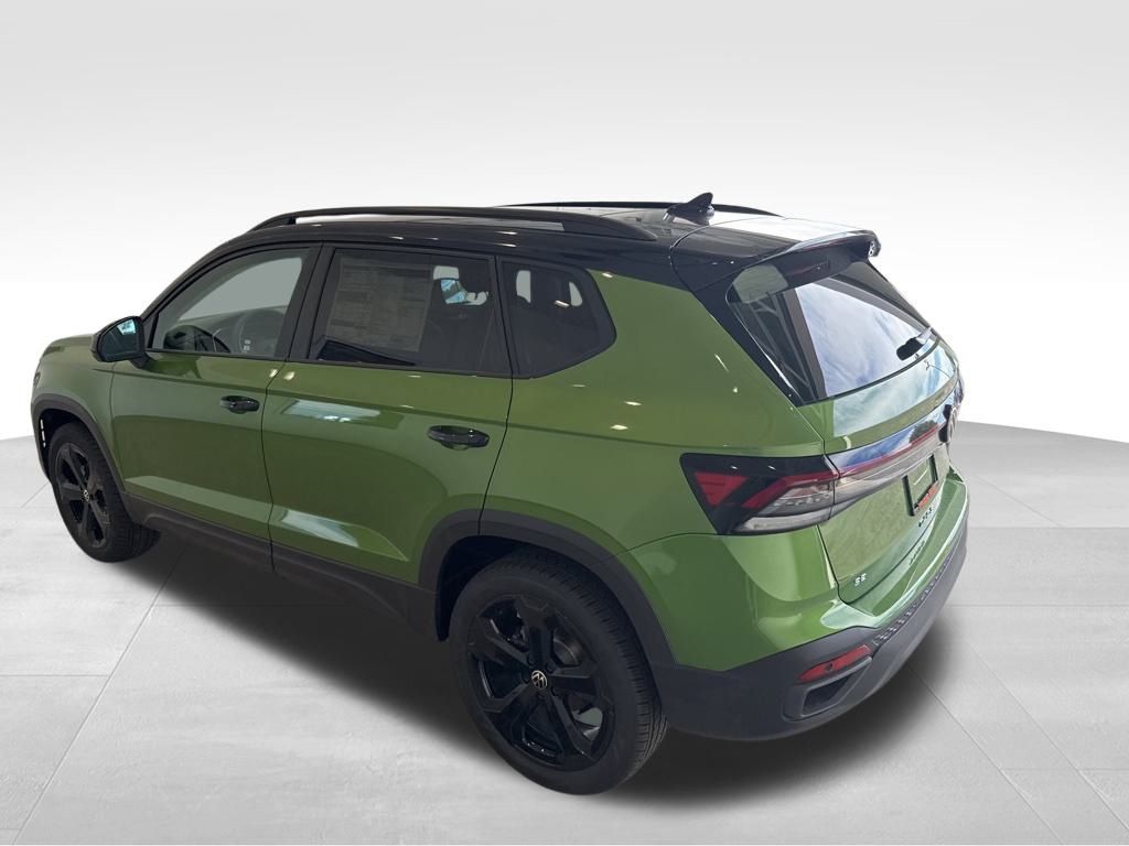 2025 Volkswagen Taos SE photo 3