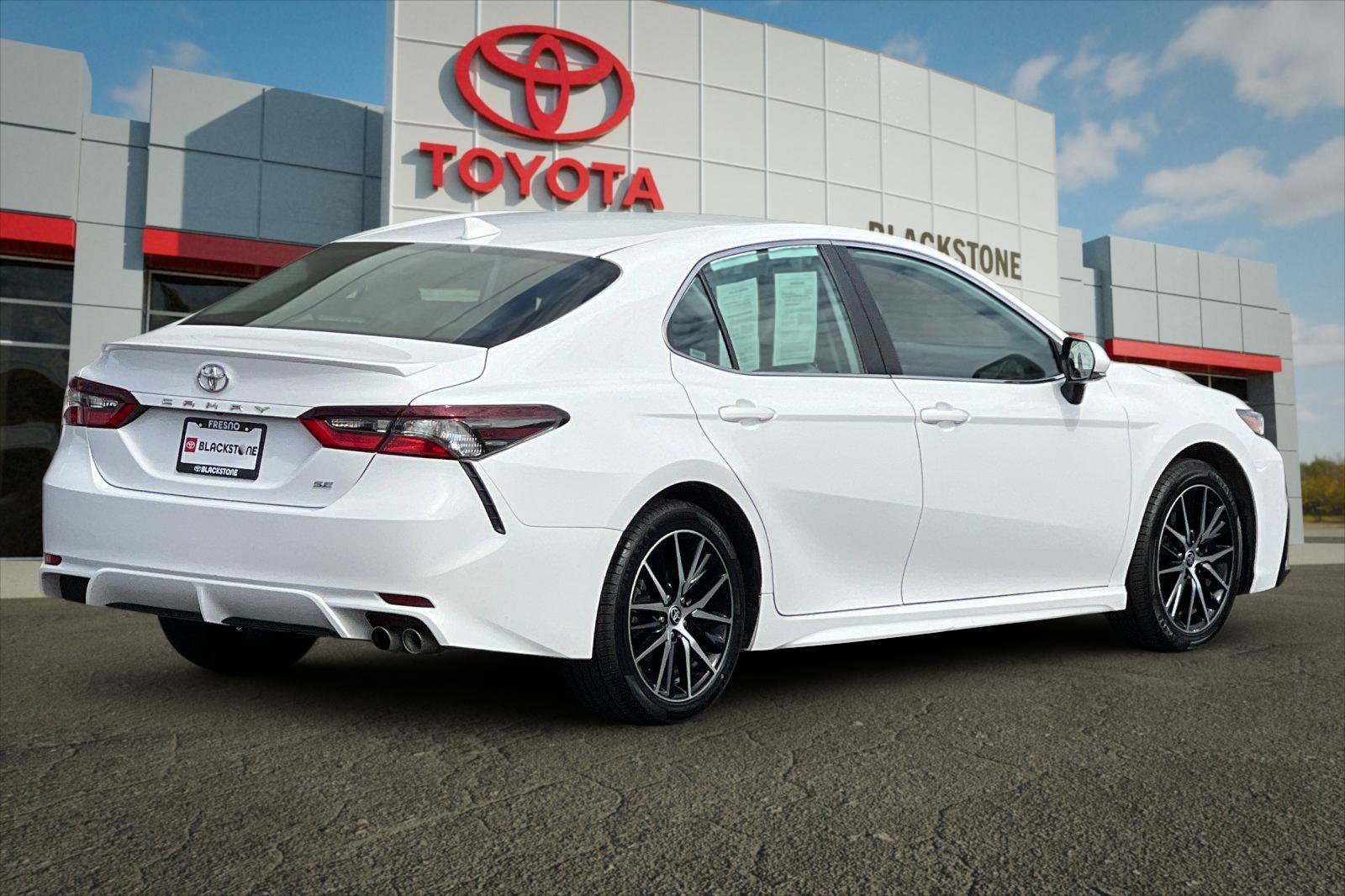2023 Toyota Camry SE photo 2