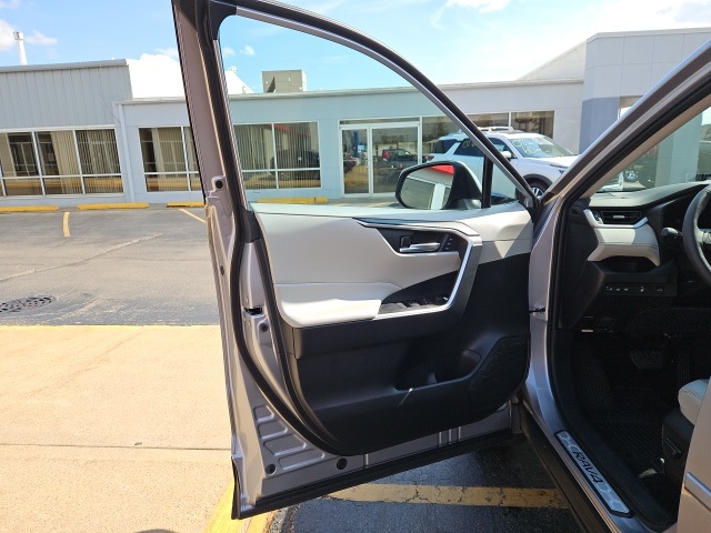 2024 Toyota RAV4 XLE Premium photo 25
