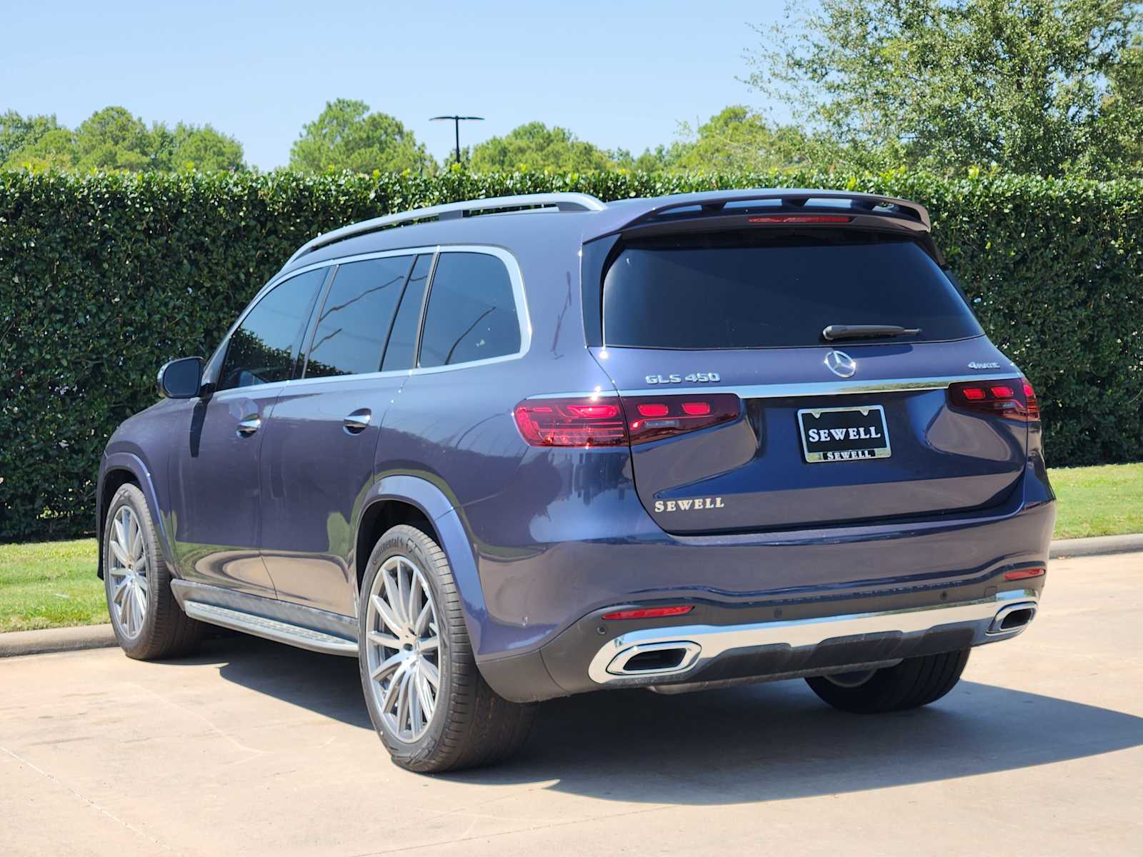 2026 Mercedes Benz GLS 450 4MATIC photo 3