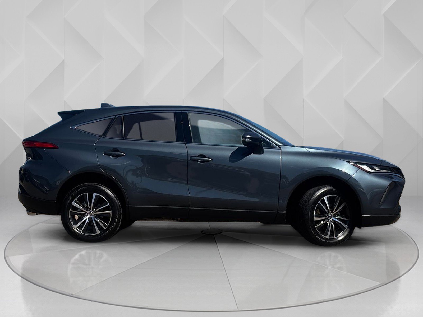 2024 Toyota Venza LE photo 3