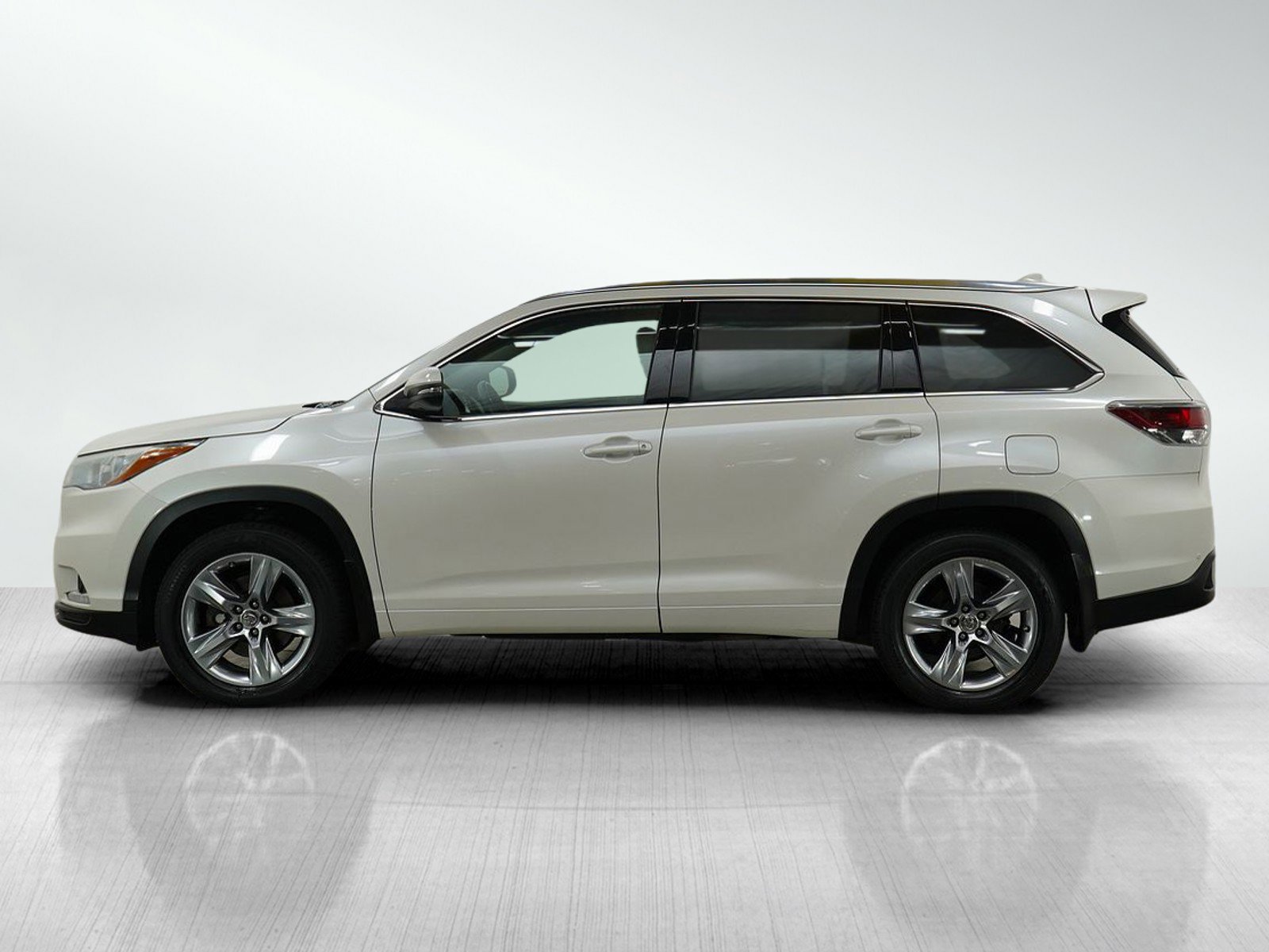 Used 2015 Toyota Highlander Limited with VIN 5TDDKRFH6FS103863 for sale in Bloomington, Minnesota