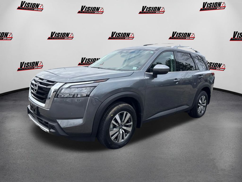 2025 Nissan Pathfinder SL's photo