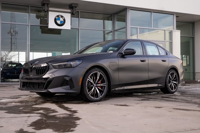 2026 BMW 5 Series 550e's photo