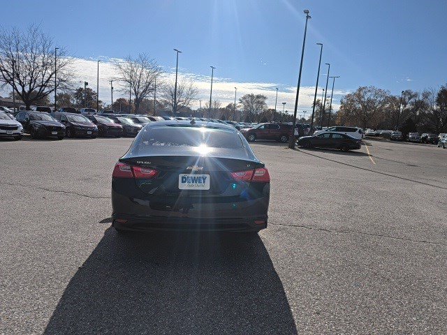 2018 Chevrolet Malibu 1LT photo 3