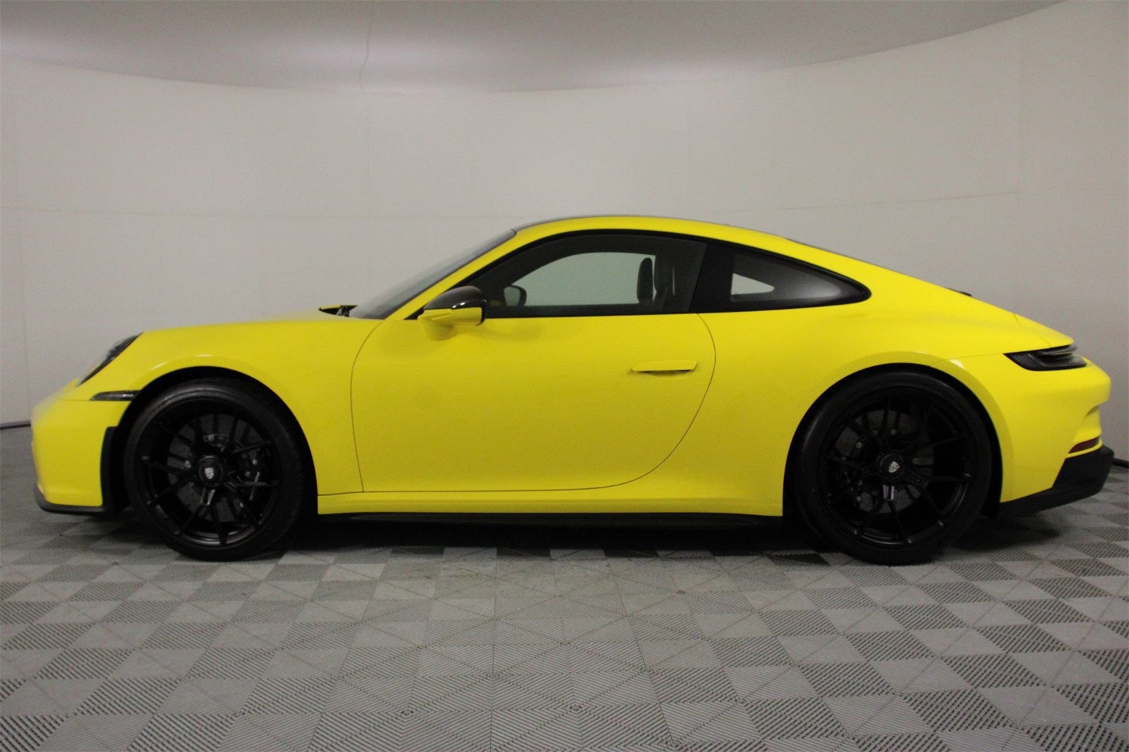 2023 Porsche 911 GT3 Touring photo 2