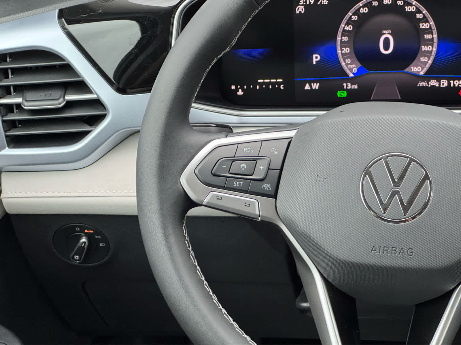 2025 Volkswagen Taos SE photo 41