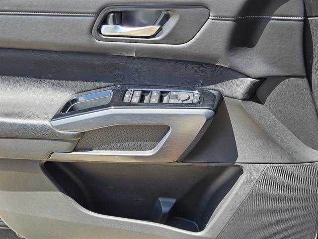2024 Nissan Pathfinder SL photo 16
