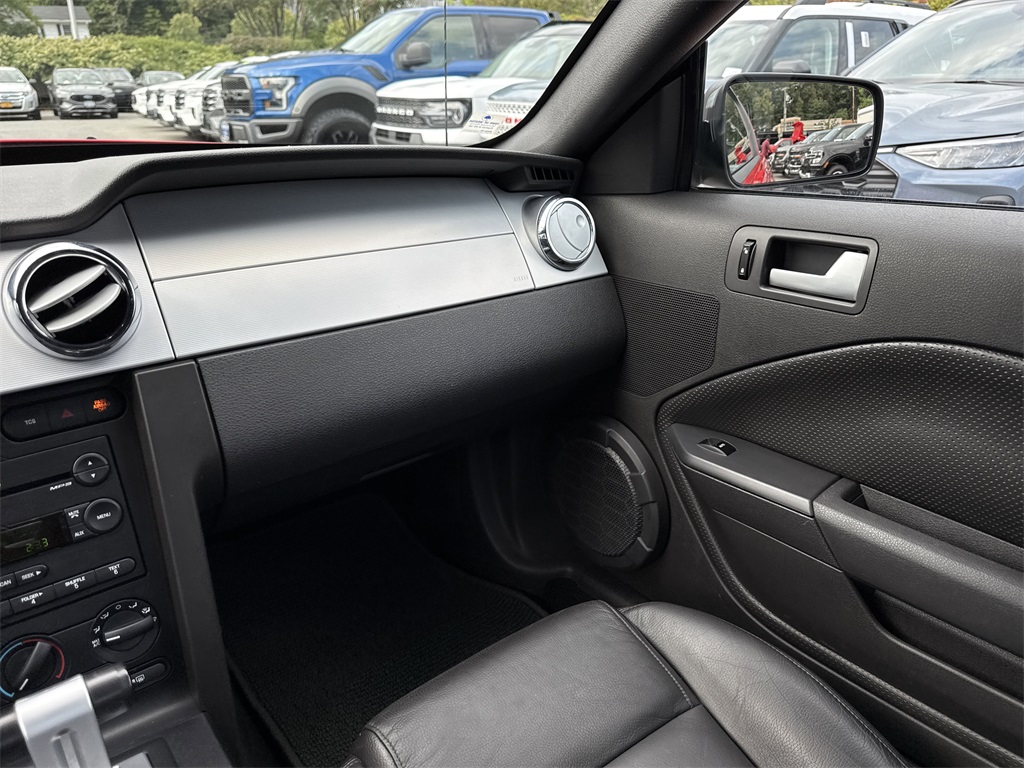 2005 Ford Mustang V6 Premium photo 13