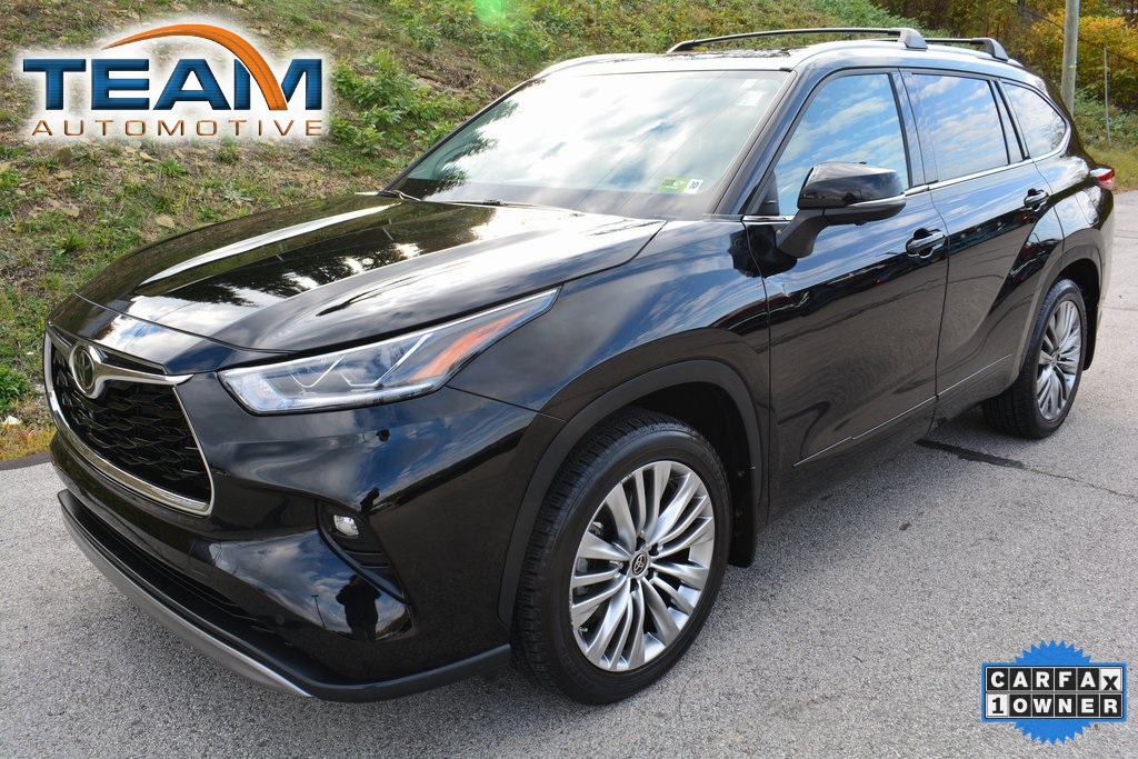 2023 Toyota Highlander Platinum's photo