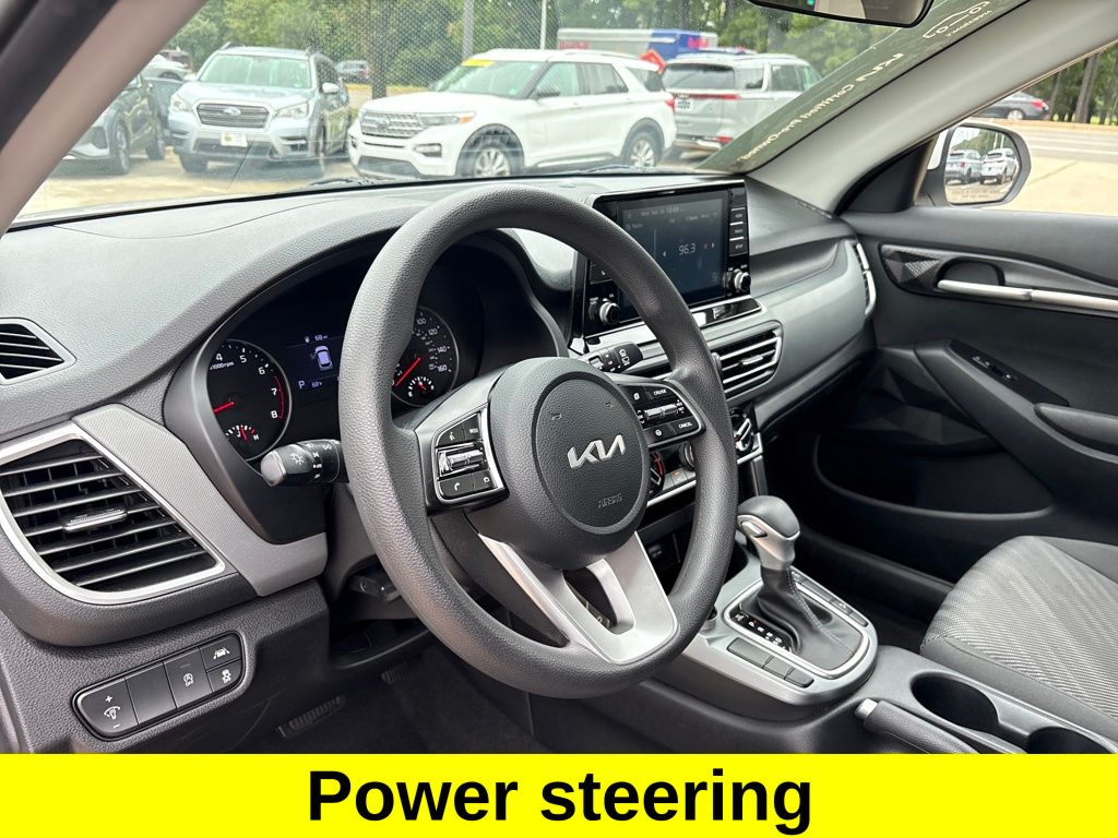 2023 Kia Seltos LX photo 12