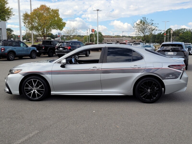 2021 Toyota Camry SE photo 4