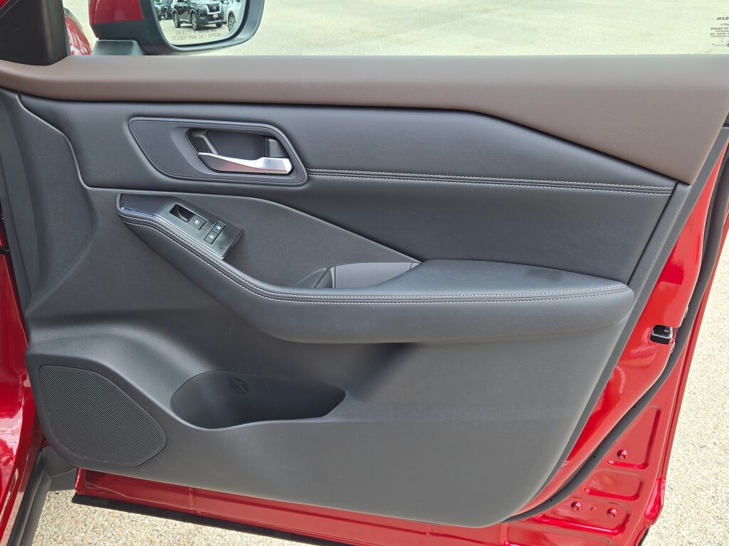 2022 Nissan Rogue SV photo 4