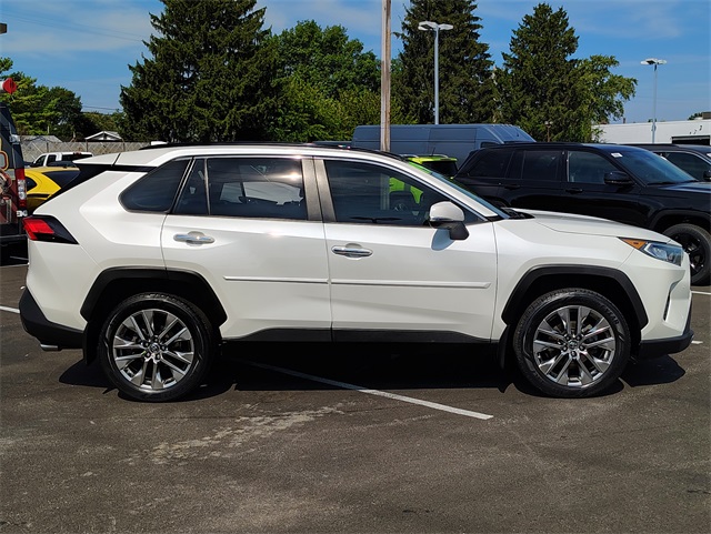 2019 Toyota RAV4 Limited photo 6