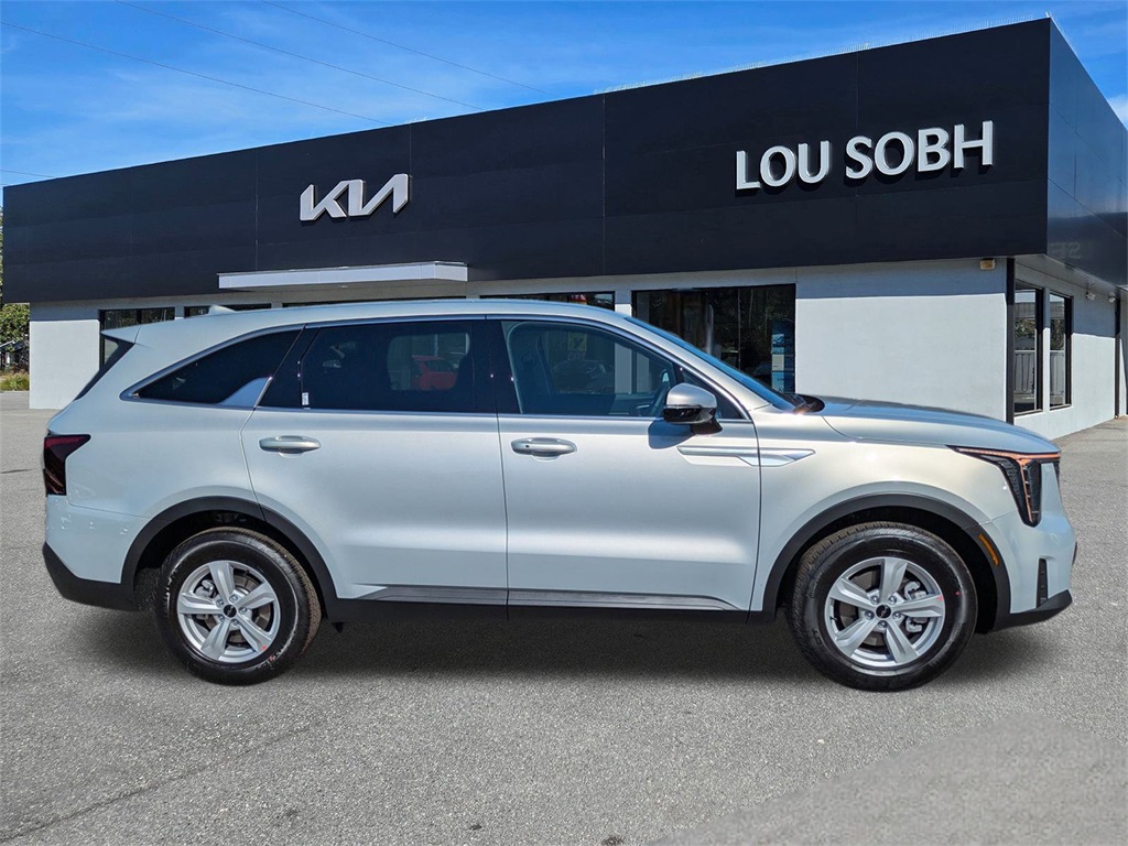 2026 Kia Sorento LX photo 2