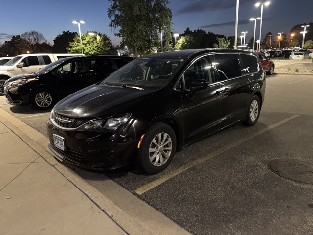 2017 Chrysler Pacifica Touring photo 7