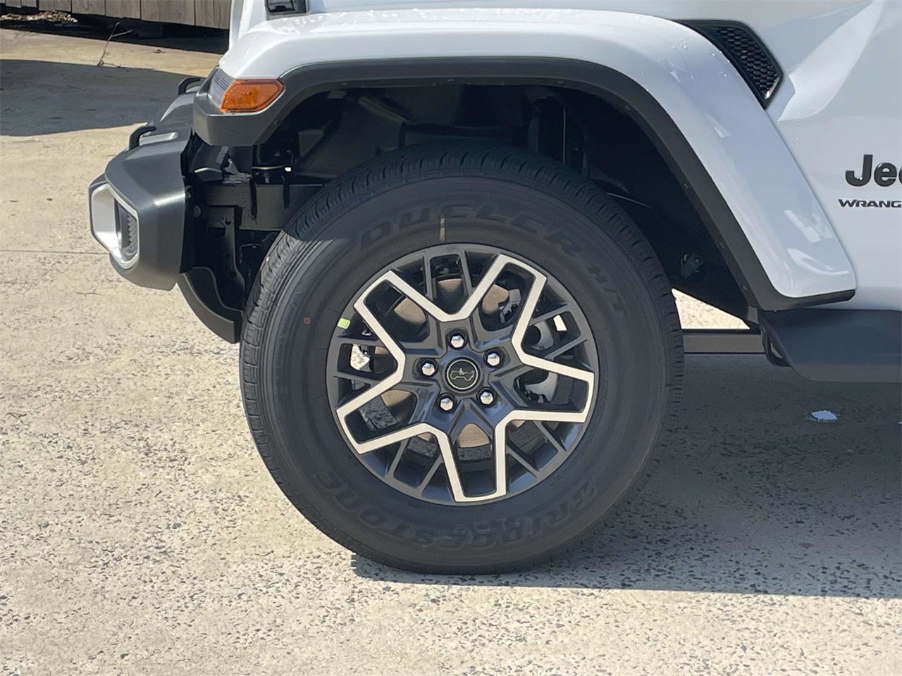 2025 Jeep Wrangler Sahara photo 33