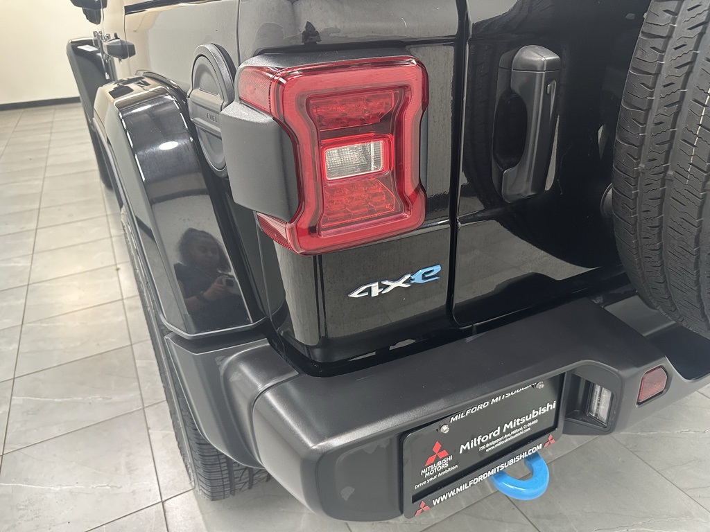 2024 Jeep Wrangler Sahara 4xe photo 7