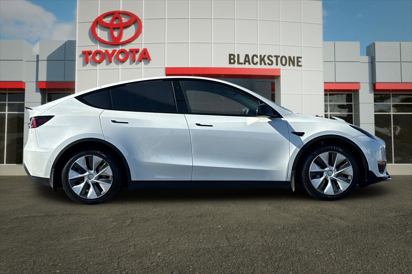 Used 2022 Tesla Model Y Long Range with VIN 7SAYGAEE0NF515231 for sale in Northfield, Minnesota