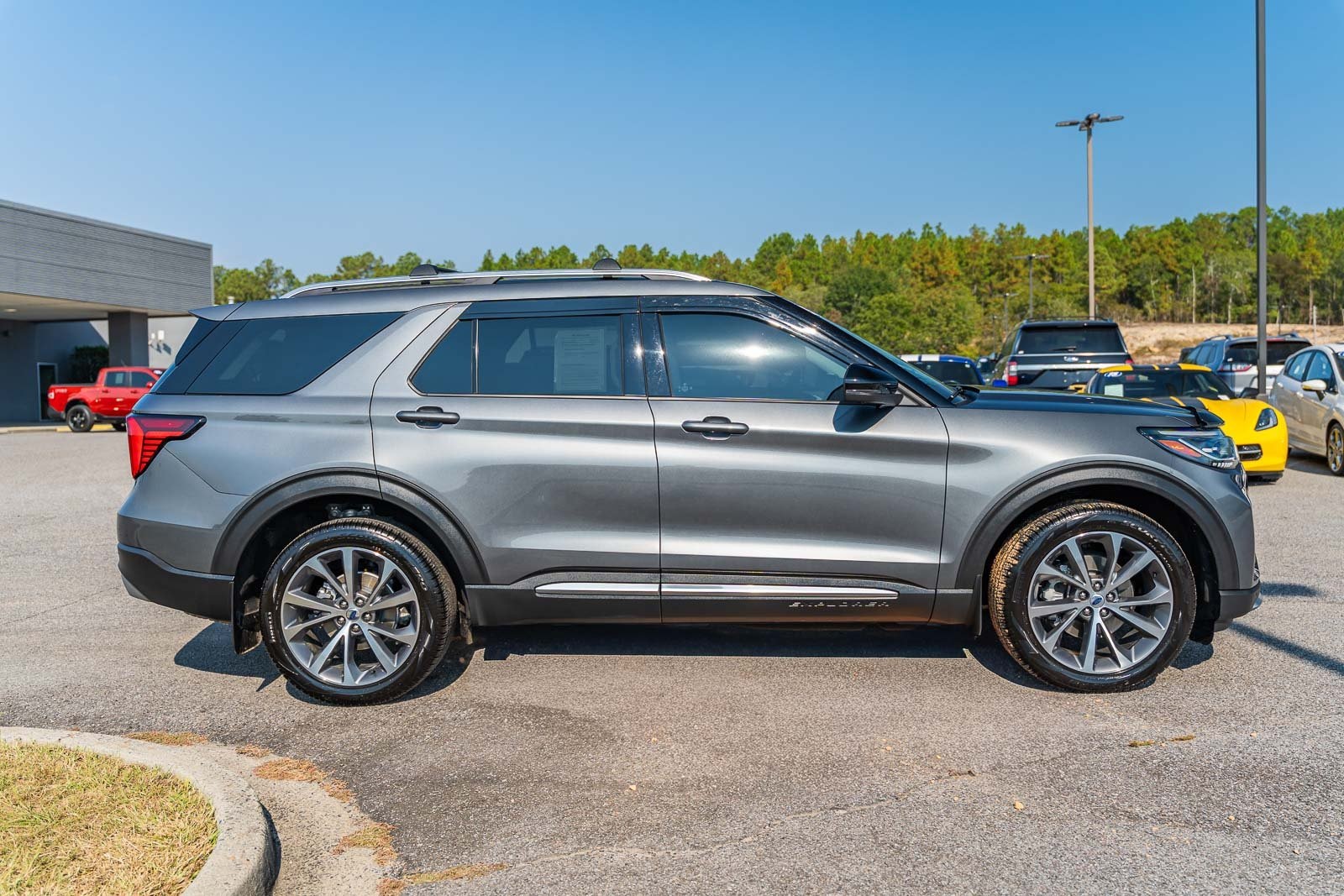 2025 Ford Explorer Platinum photo 6