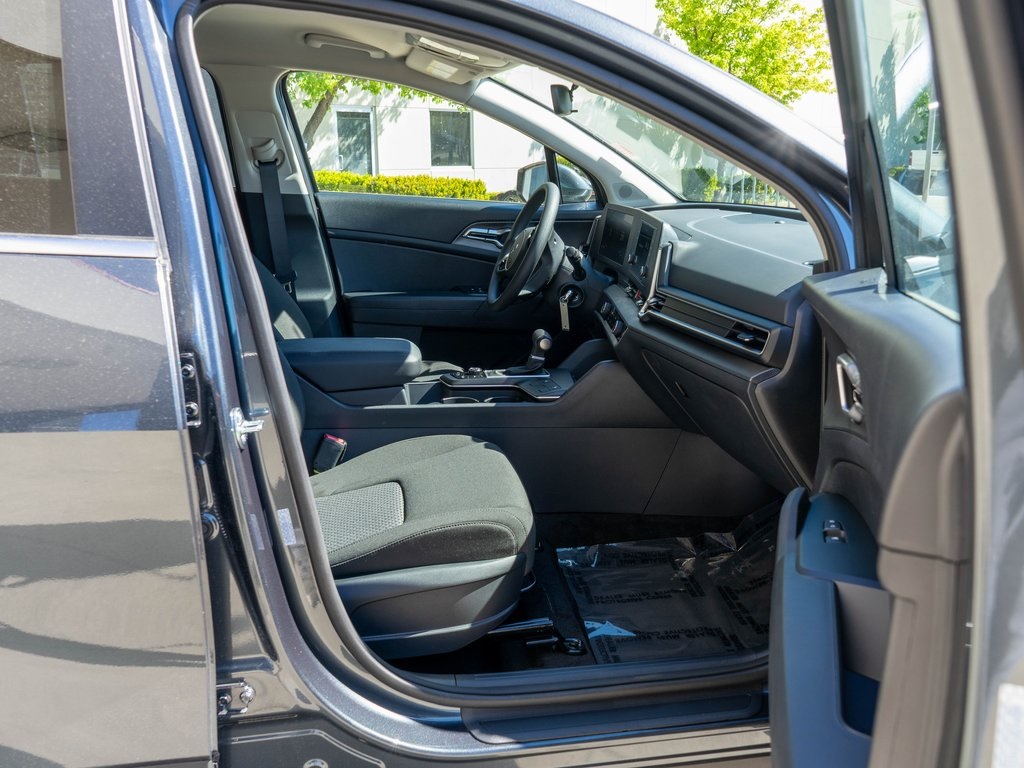 2025 Kia Sportage LX photo 8