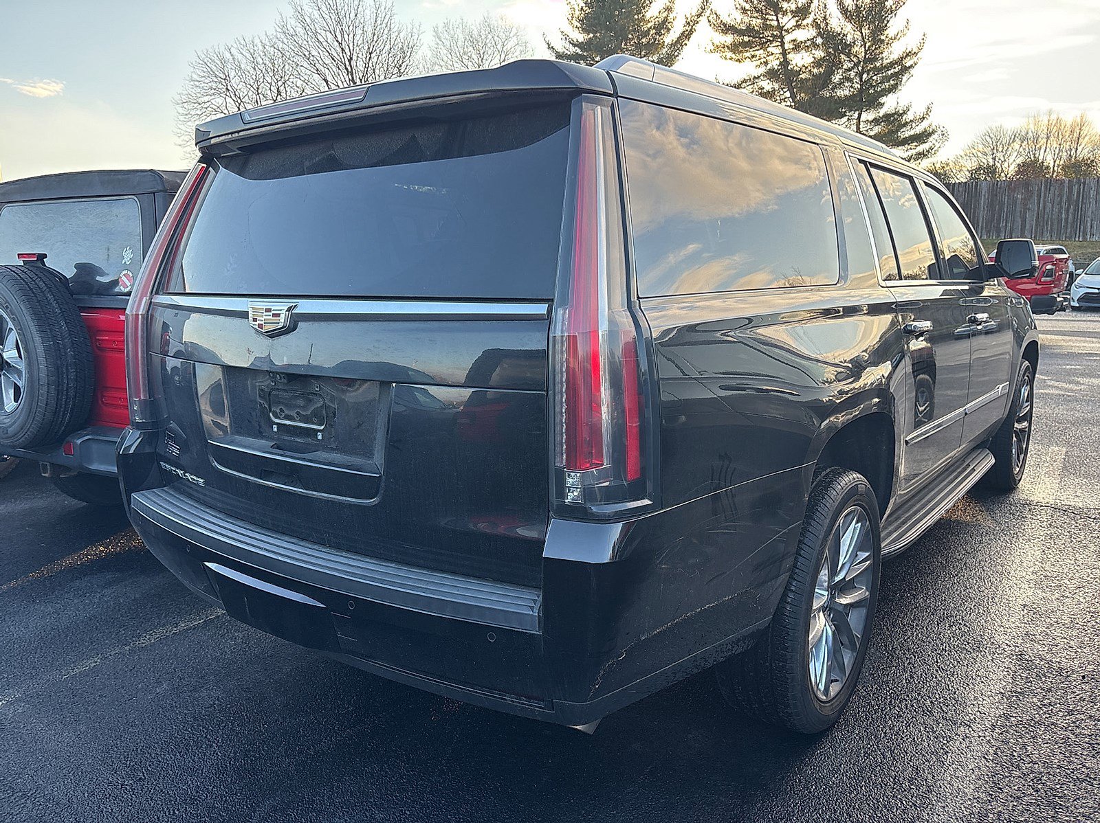 2019 Cadillac Escalade ESV Luxury photo 4