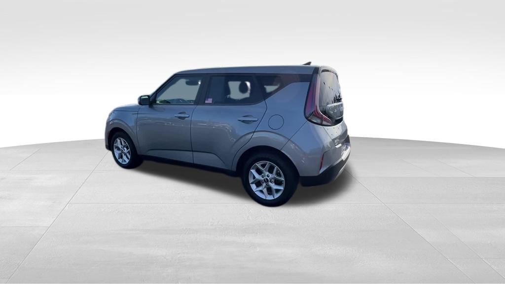 2023 Kia Soul LX photo 3
