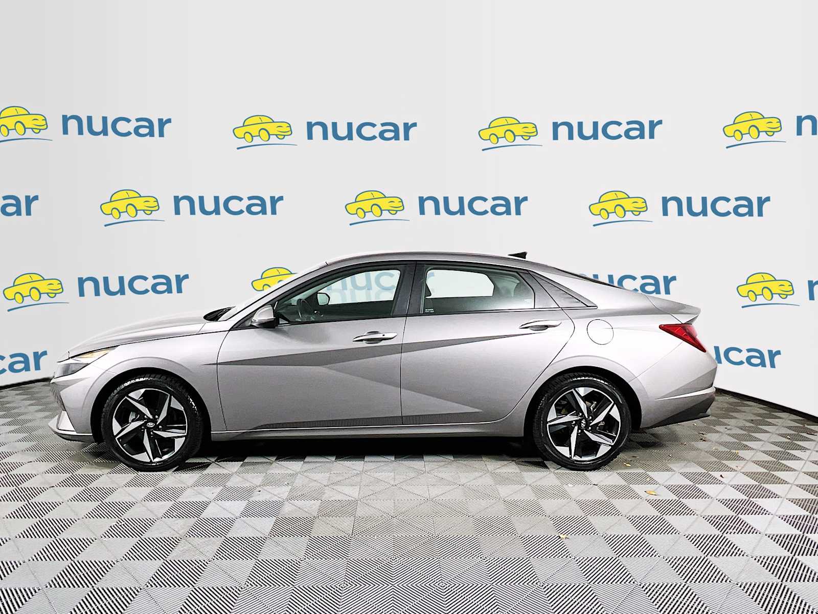 2023 Hyundai Elantra SEL photo 3