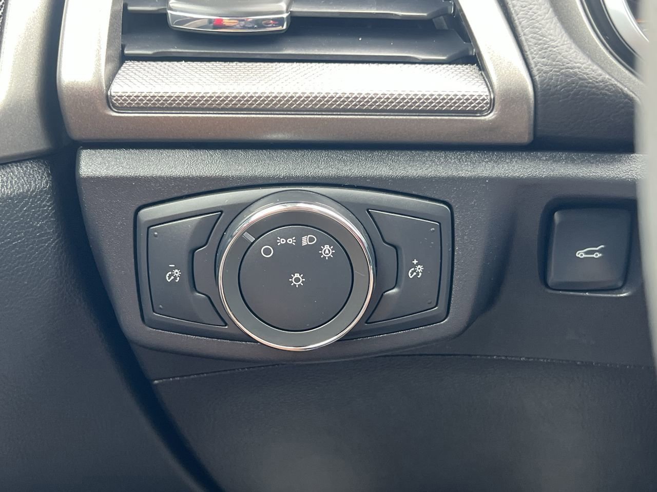 2017 Ford Fusion S Hybrid photo 22