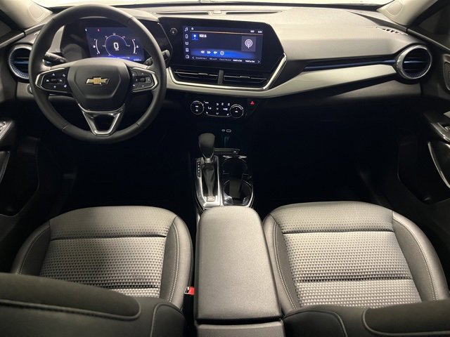 2025 Chevrolet Trax LT photo 2