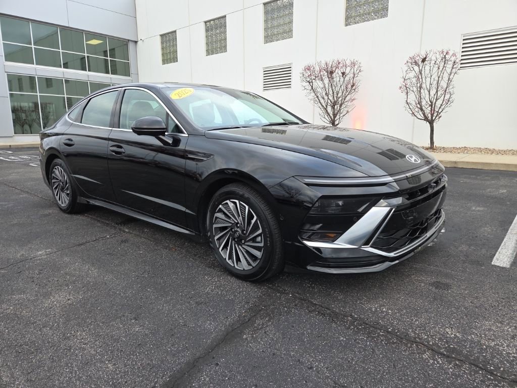 2025 Hyundai Sonata Hybrid Limited photo 3