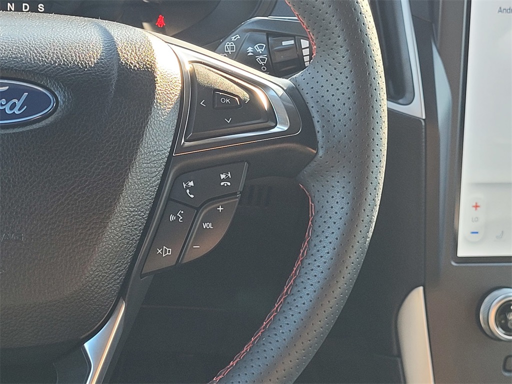 2024 Ford Edge ST photo 22