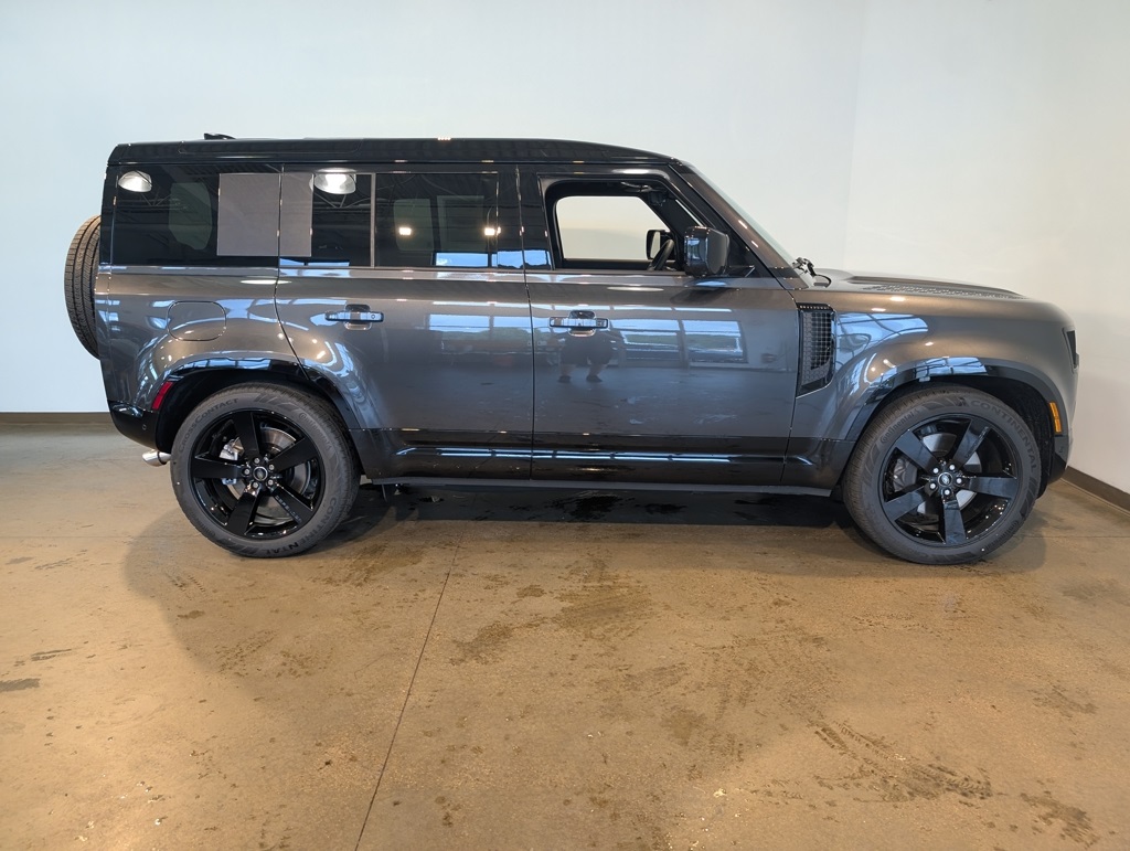2025 Land Rover Defender 110 X-Dynamic SE photo 6