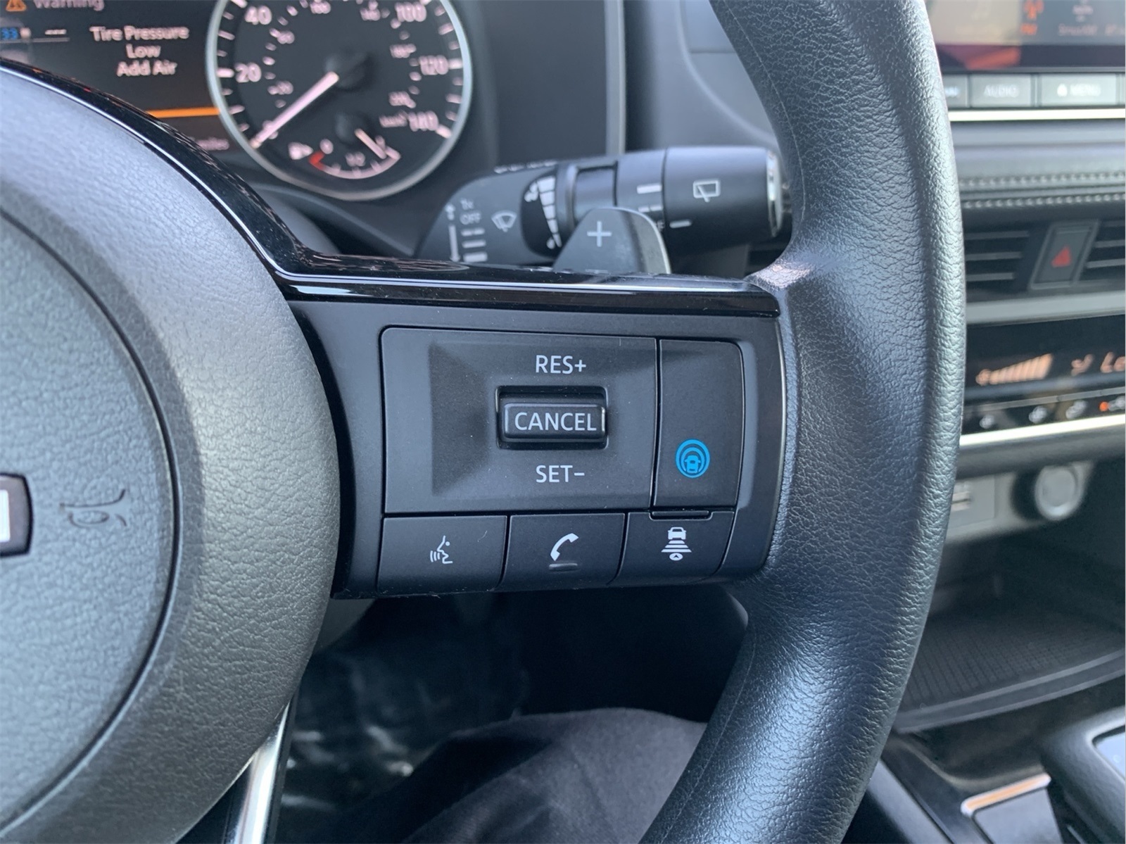 2023 Nissan Rogue SV photo 17