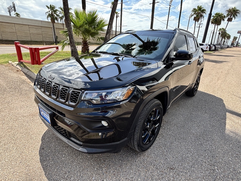 2025 Jeep Compass Latitude photo 3