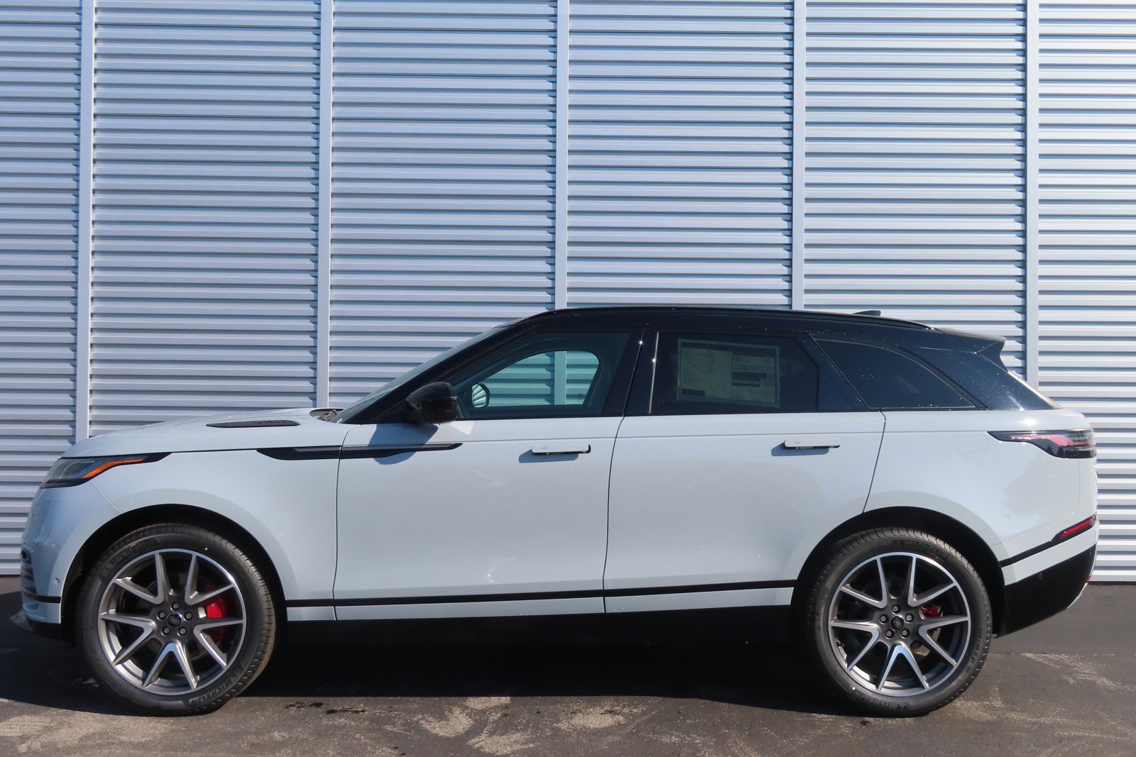 2025 Land Rover Range Rover Velar SE photo 7