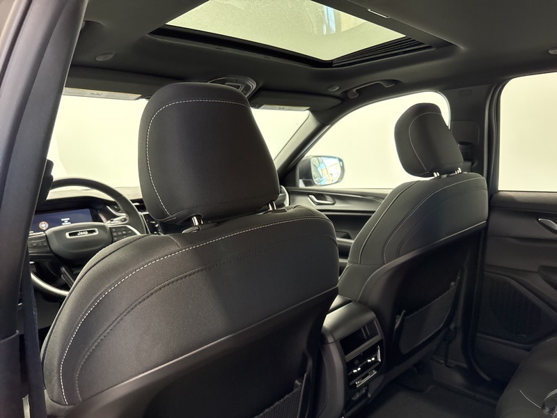2025 Jeep Grand Cherokee Laredo X photo 18