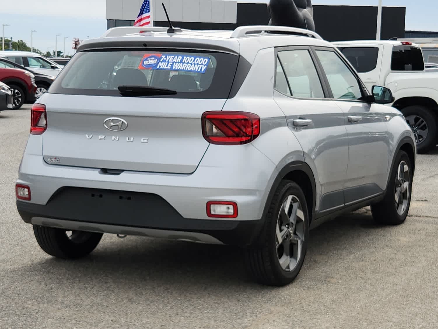 2023 Hyundai Venue SEL photo 2