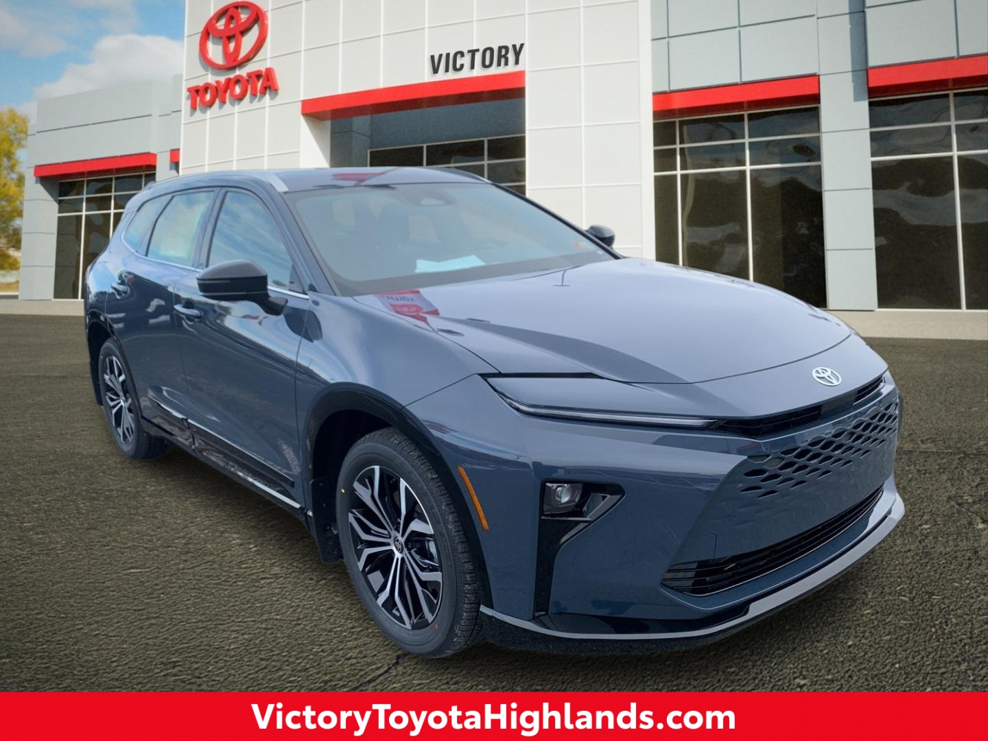 2025 Toyota Crown Signia XLE's photo