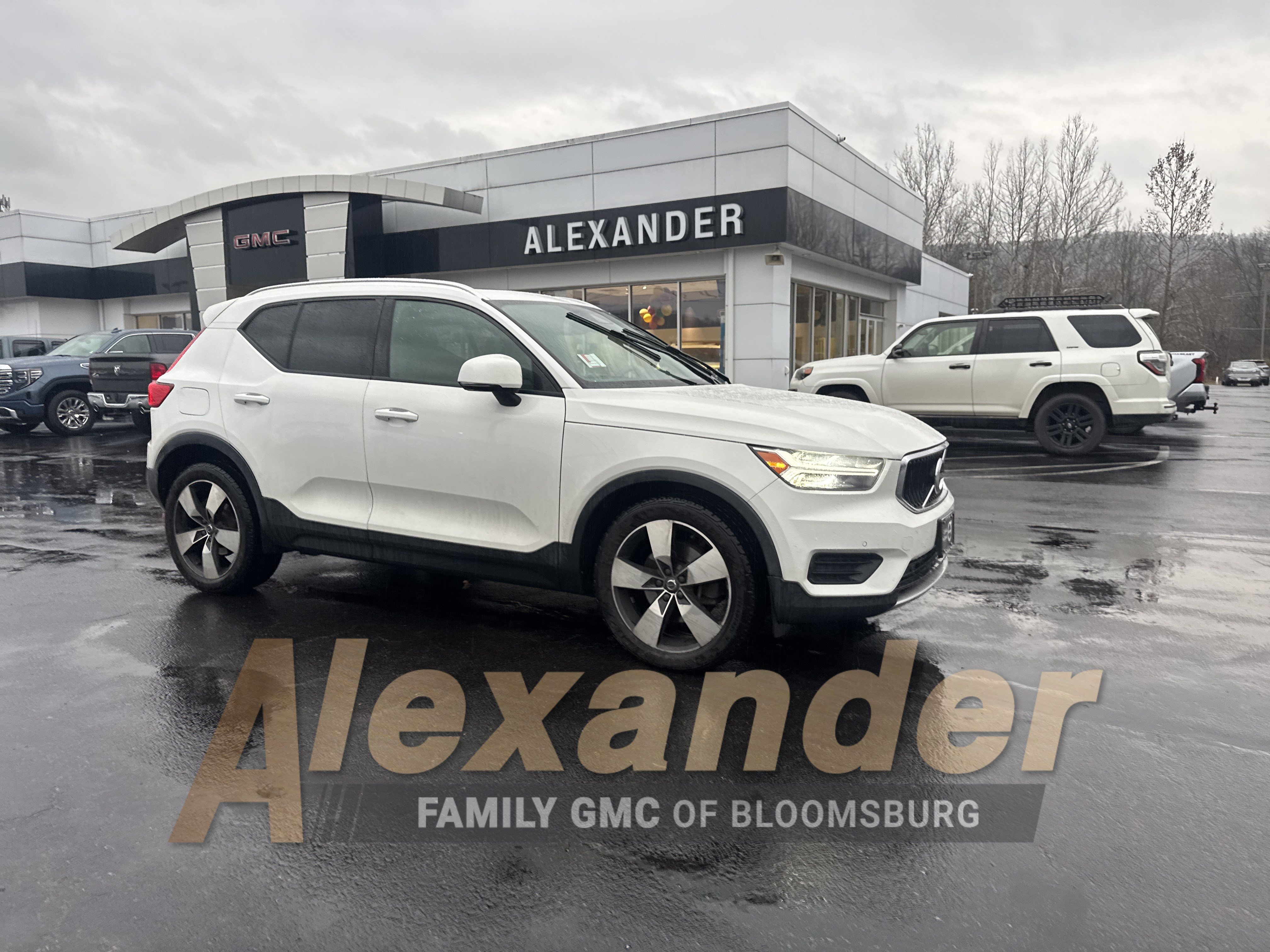 2020 Volvo XC40 Momentum's photo