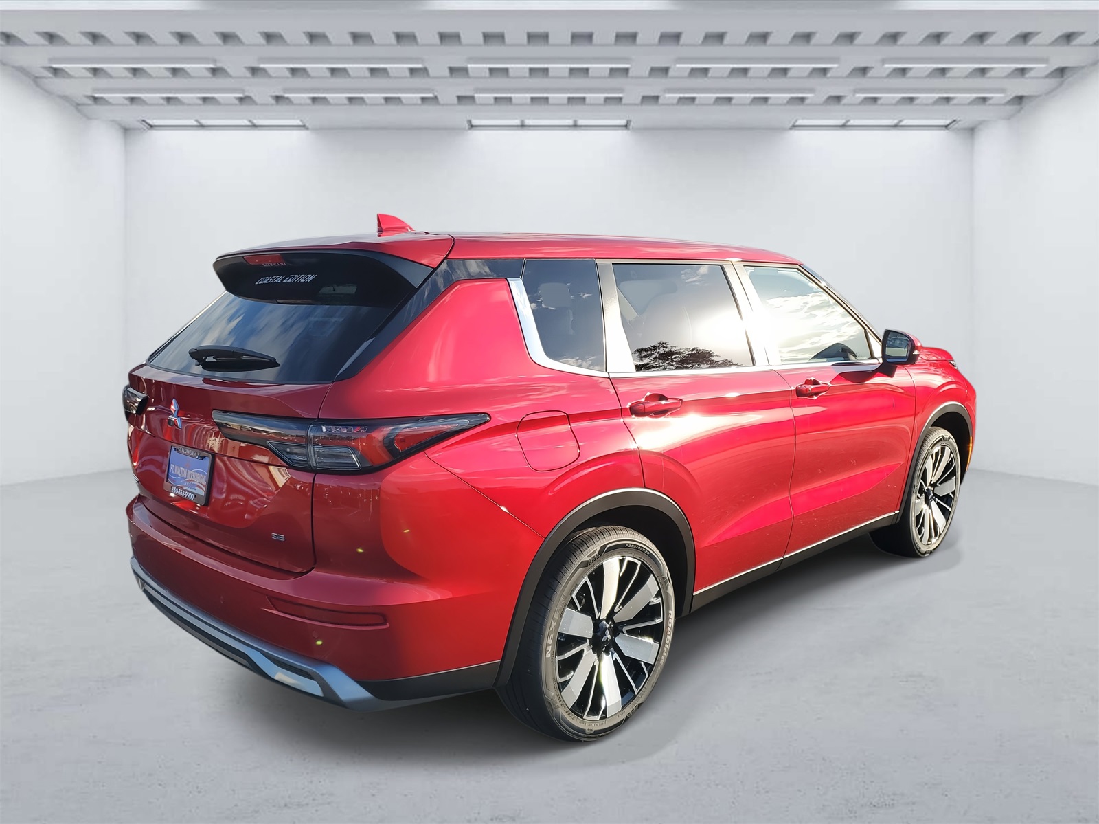 2025 Mitsubishi Outlander SE photo 4