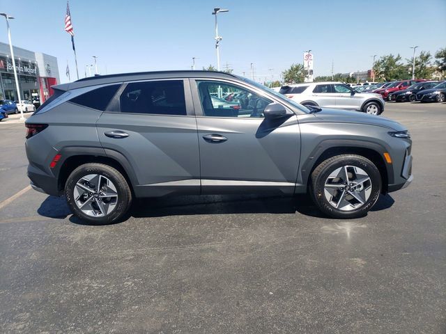 2025 Hyundai Tucson SEL photo 3