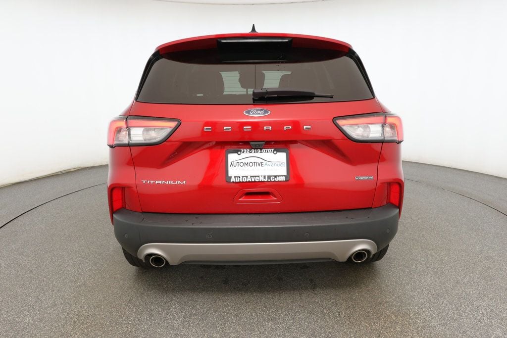2022 Ford Escape Titanium Hybrid photo 2