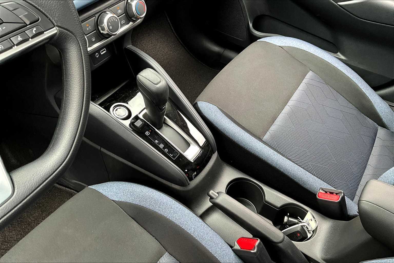 2025 Nissan Versa SV photo 7