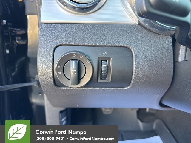 2005 Ford Mustang GT Premium photo 11