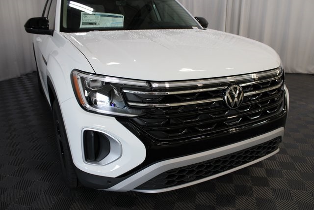2025 Volkswagen Atlas Peak Edition SE photo 29